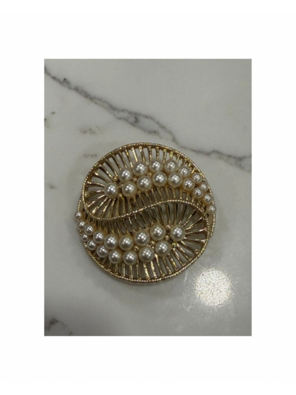 Gold White Faux Pearl Brooch One Size